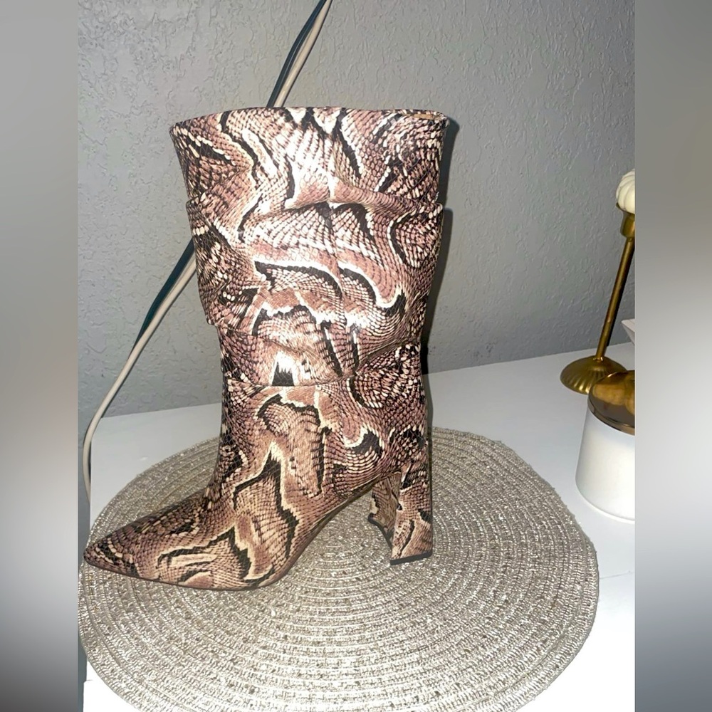 To big for me BRAND NEW nice boot